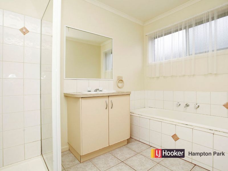 22 Manatoka Crescent, Hampton Park VIC 3976