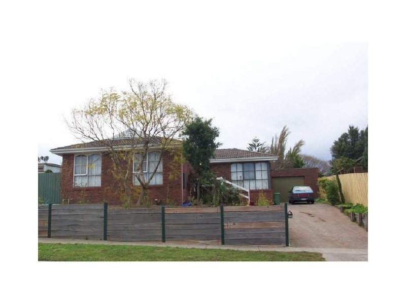 32 Oaktree Drive, Hampton Park VIC 3976
