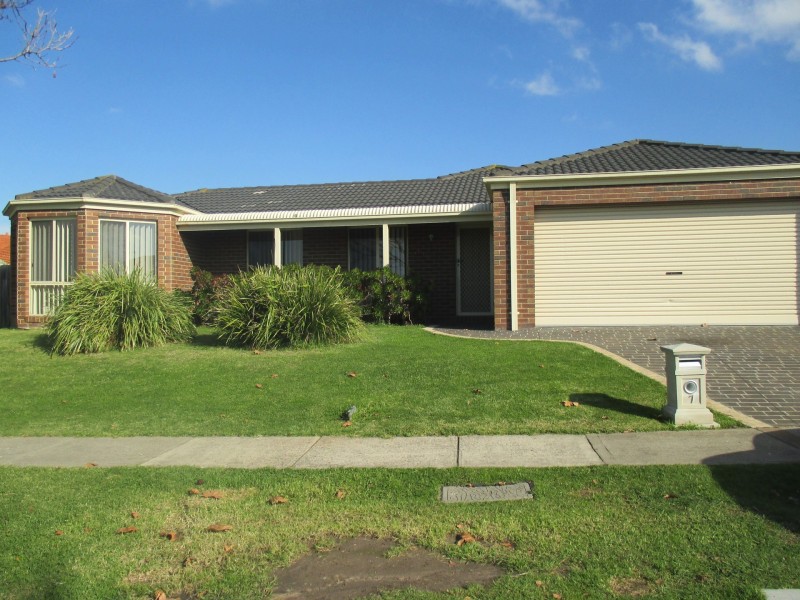 7 Ashmore Avenue, Narre Warren South VIC 3805