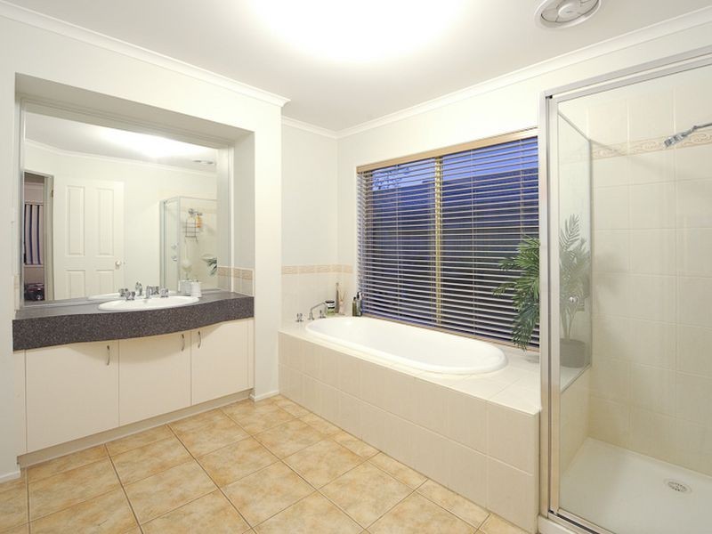 10 Cascade Way, Hallam VIC 3803