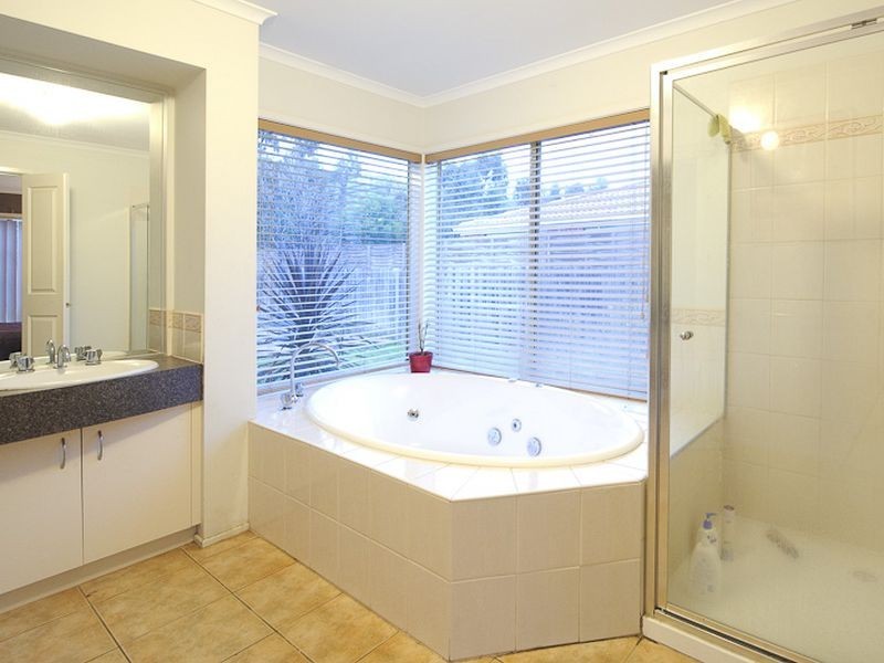 10 Cascade Way, Hallam VIC 3803