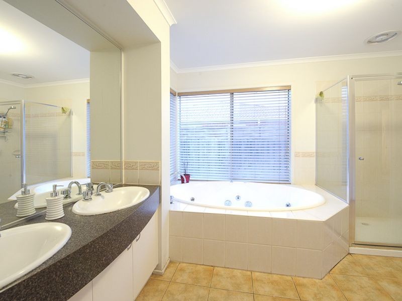 10 Cascade Way, Hallam VIC 3803