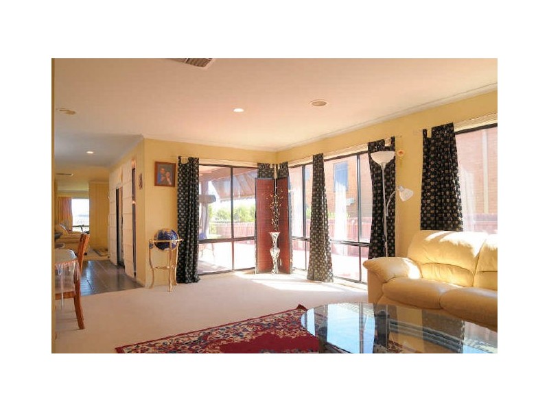 40 Bluerange Crescent, Lynbrook VIC 3975