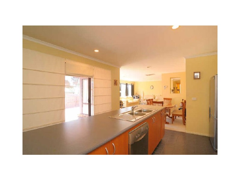 40 Bluerange Crescent, Lynbrook VIC 3975