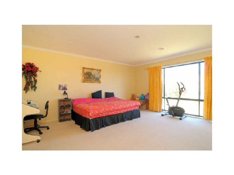 40 Bluerange Crescent, Lynbrook VIC 3975