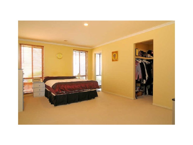 40 Bluerange Crescent, Lynbrook VIC 3975