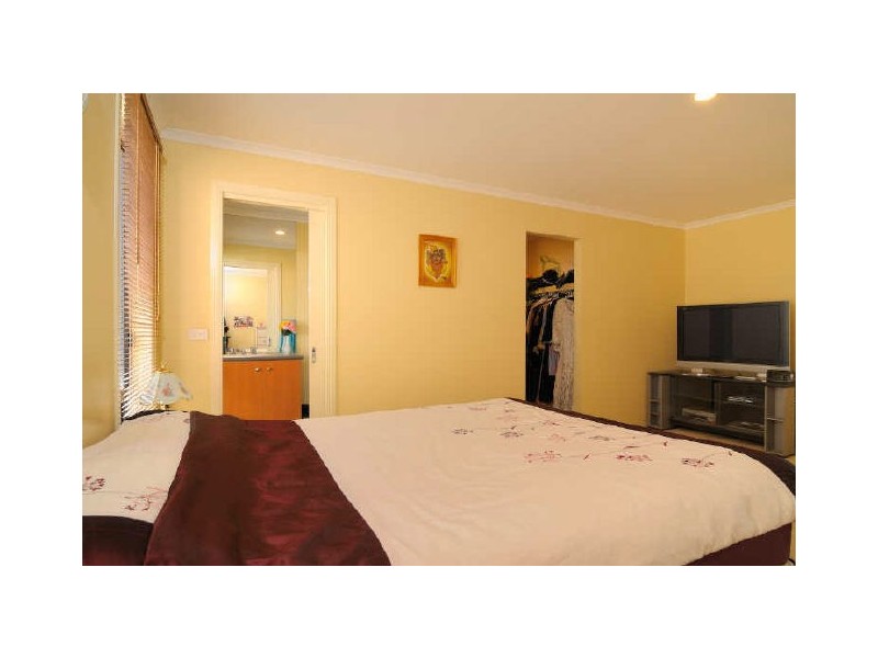 40 Bluerange Crescent, Lynbrook VIC 3975