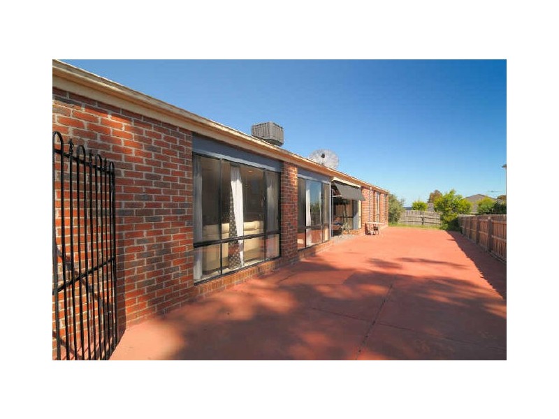 40 Bluerange Crescent, Lynbrook VIC 3975