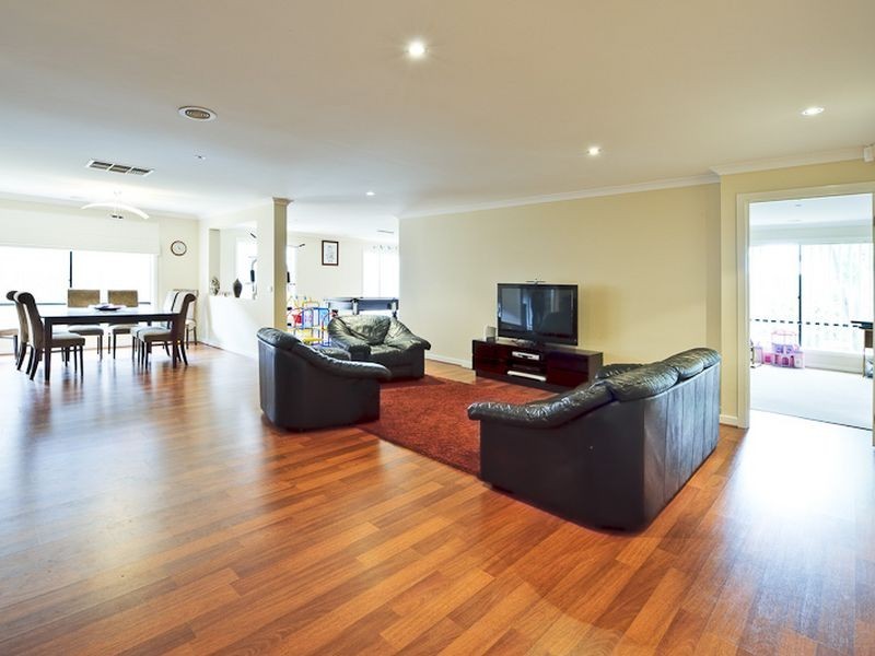 12 Glenbrook Crescent, Lynbrook VIC 3975