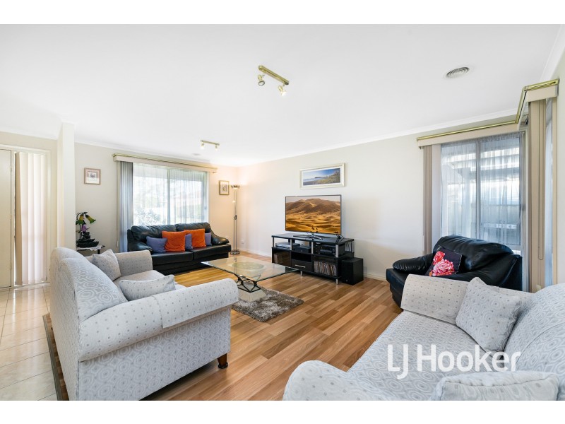 25 Kirkwood Crescent, Hampton Park VIC 3976