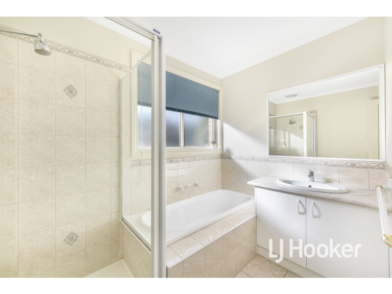 25 Kirkwood Crescent, Hampton Park VIC 3976