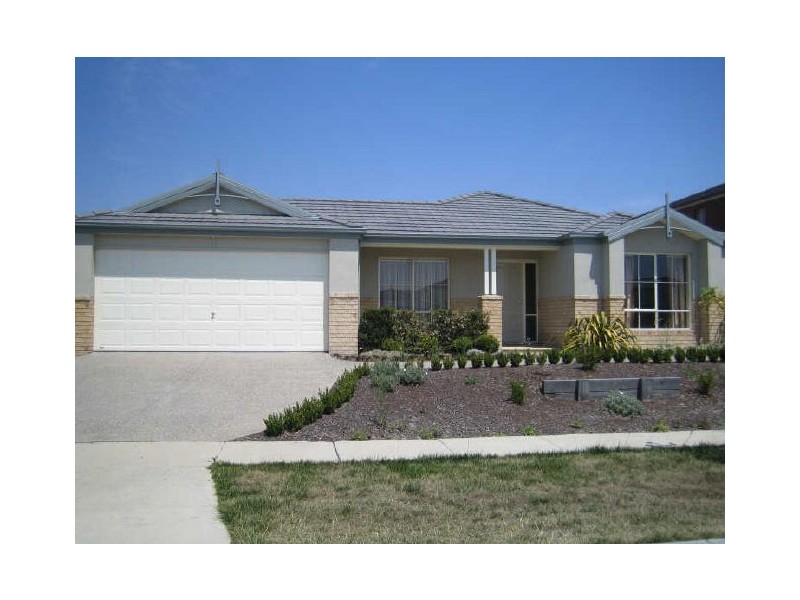 11 Golden Grove Drive, Narre Warren South VIC 3805
