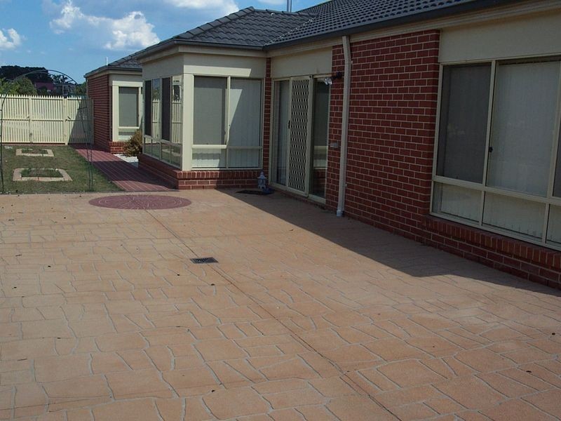 16 Silvercreek Drive, Lynbrook VIC 3975