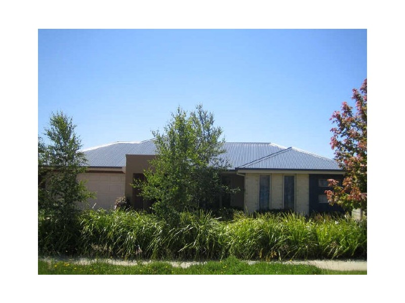 6 Cedarwood Crescent, Berwick VIC 3806