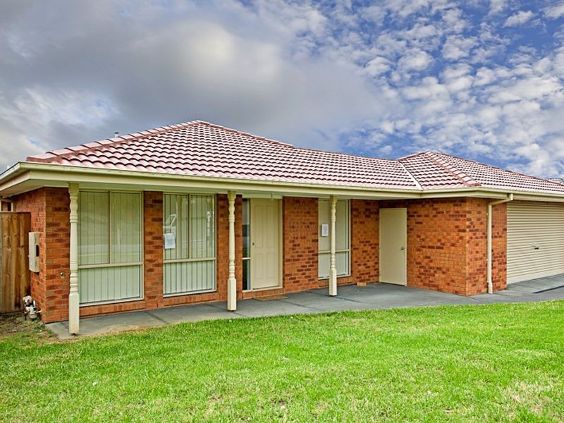 9 Nirringa Drive, Hampton Park VIC 3976