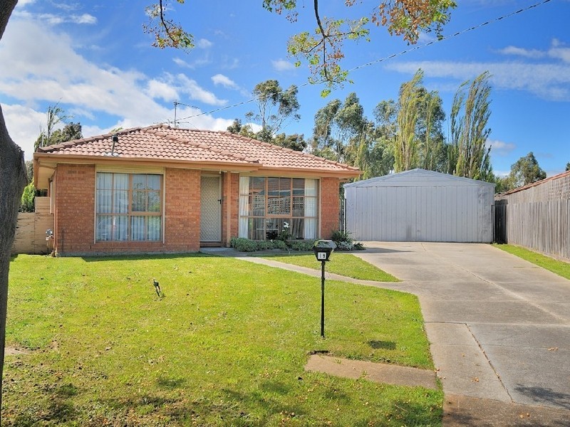 19 Ellindale Close, Hampton Park VIC 3976
