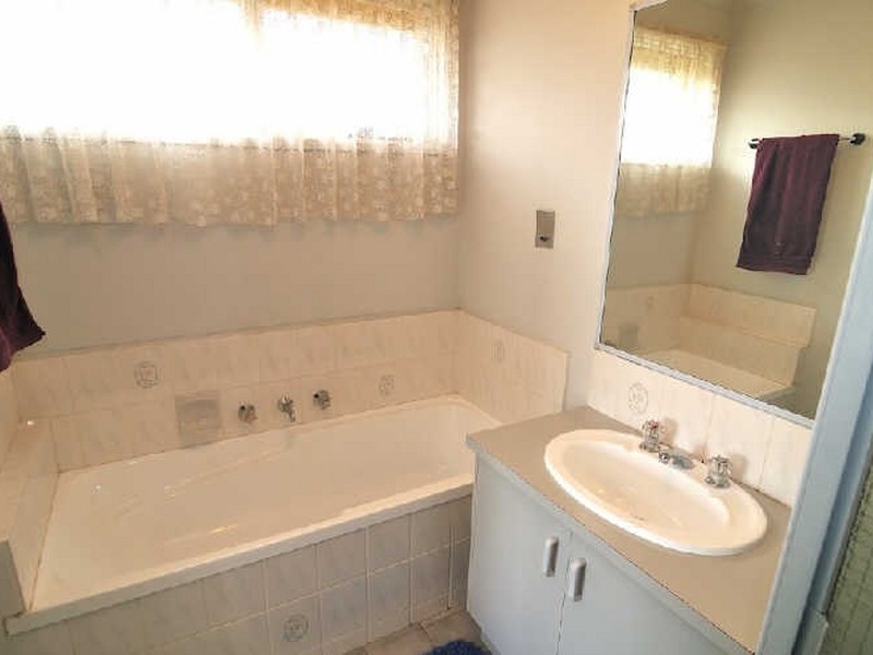 19 Ellindale Close, Hampton Park VIC 3976