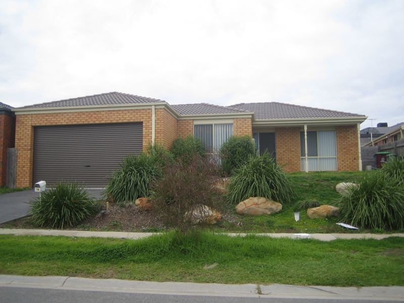 18 Nirringa Drive, Hampton Park VIC 3976