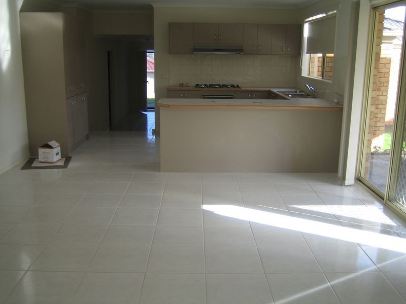 18 Nirringa Drive, Hampton Park VIC 3976