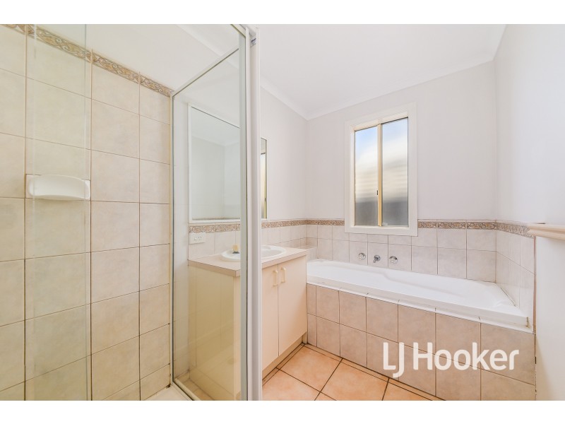 14 Oakman Way, Hampton Park VIC 3976