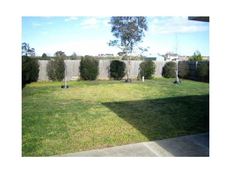 13 Shaftsbury Avenue, Berwick VIC 3806