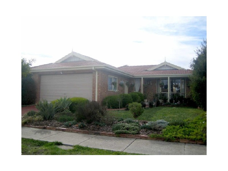 8 Lakeview Drive, Narre Warren South VIC 3805