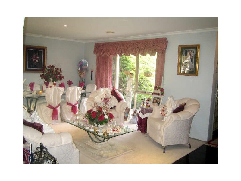 8 Lakeview Drive, Narre Warren South VIC 3805