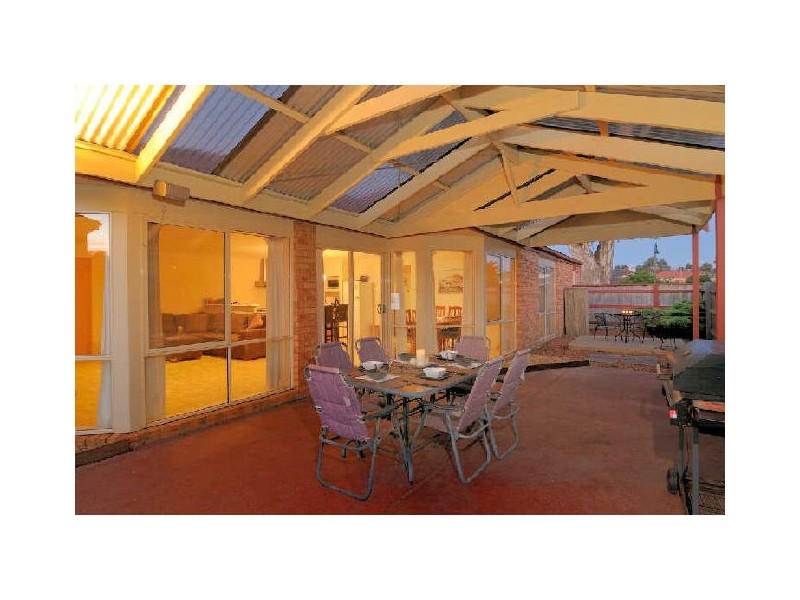 5 Lindsay Crescent, Lynbrook VIC 3975