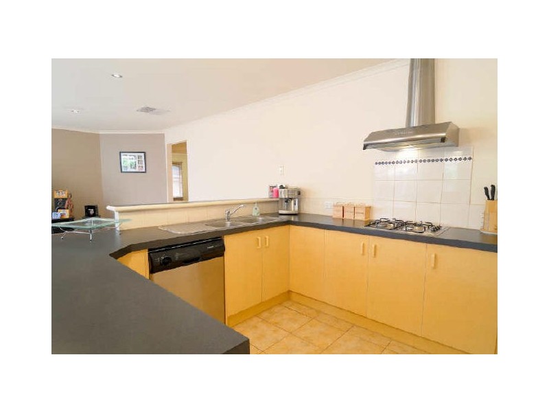 5 Lindsay Crescent, Lynbrook VIC 3975