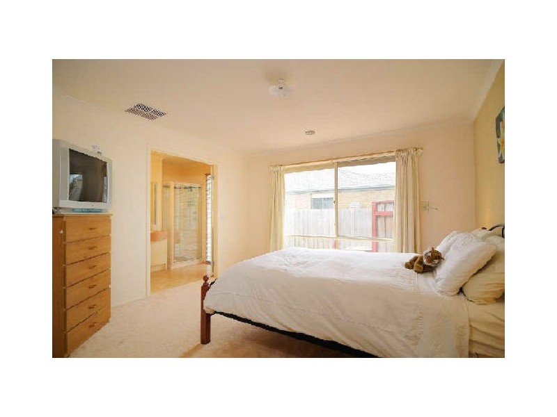 5 Lindsay Crescent, Lynbrook VIC 3975