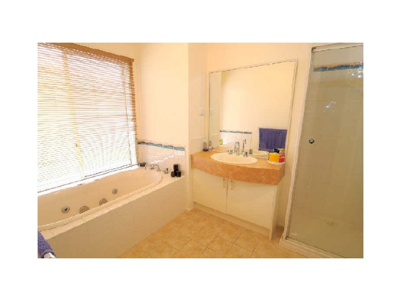 5 Lindsay Crescent, Lynbrook VIC 3975