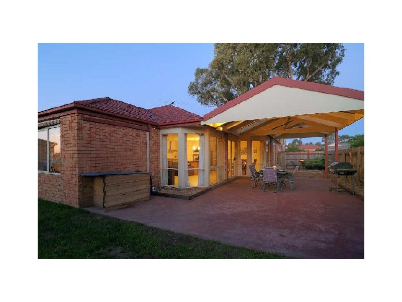 5 Lindsay Crescent, Lynbrook VIC 3975