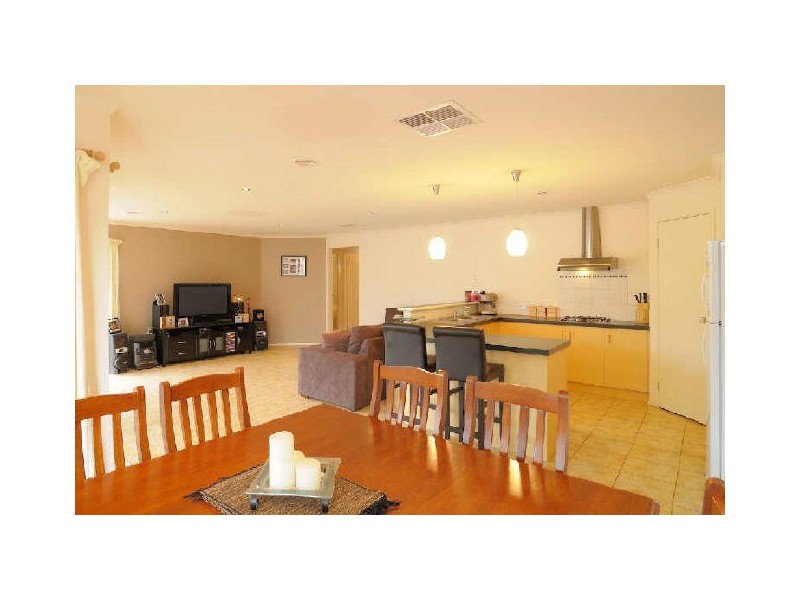 5 Lindsay Crescent, Lynbrook VIC 3975