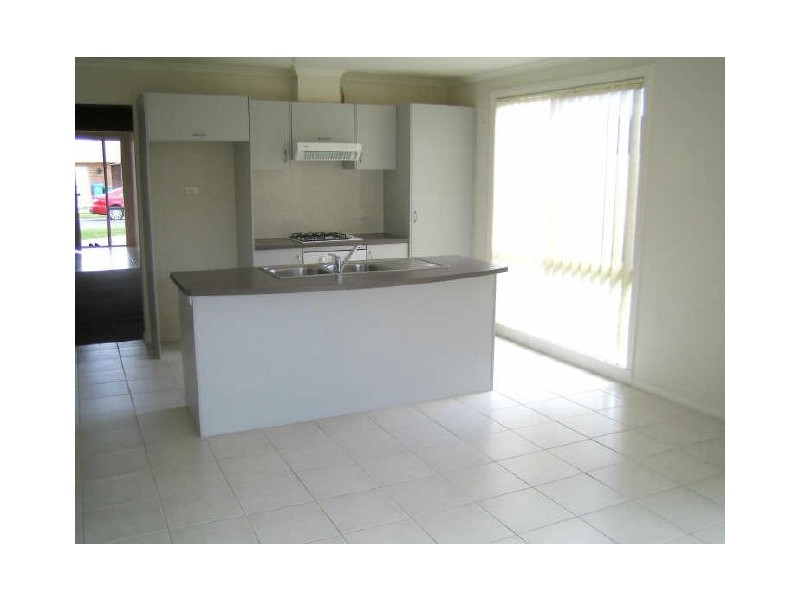 8 Providence Drive, Cranbourne VIC 3977