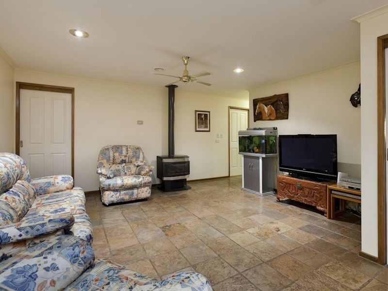 26 Geraldine Drive, Hampton Park VIC 3976