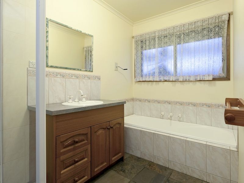 26 Geraldine Drive, Hampton Park VIC 3976