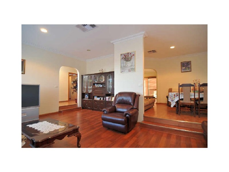 39 Hinrichsen Drive, Hallam VIC 3803