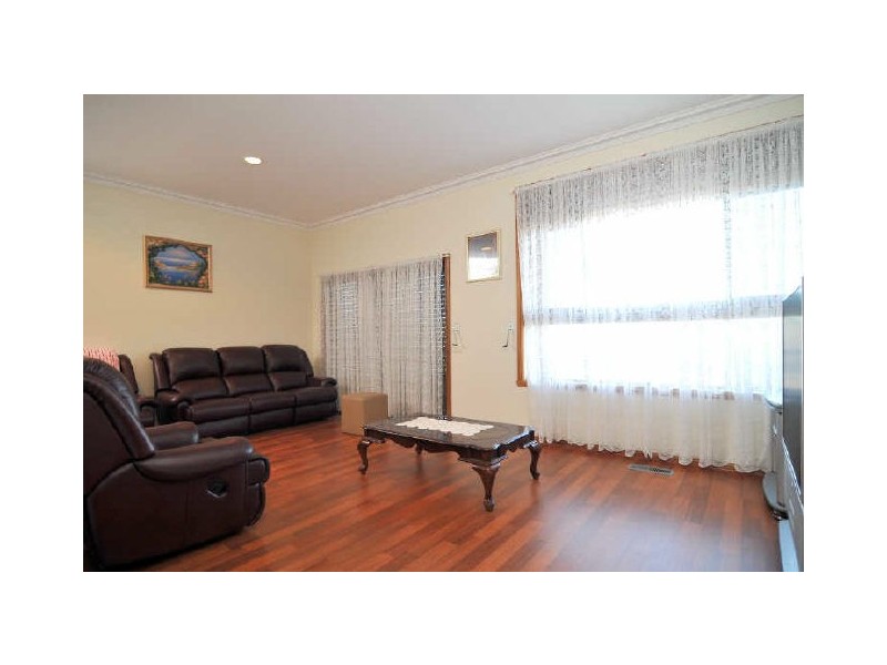 39 Hinrichsen Drive, Hallam VIC 3803