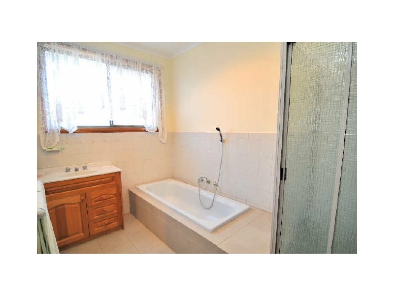 39 Hinrichsen Drive, Hallam VIC 3803