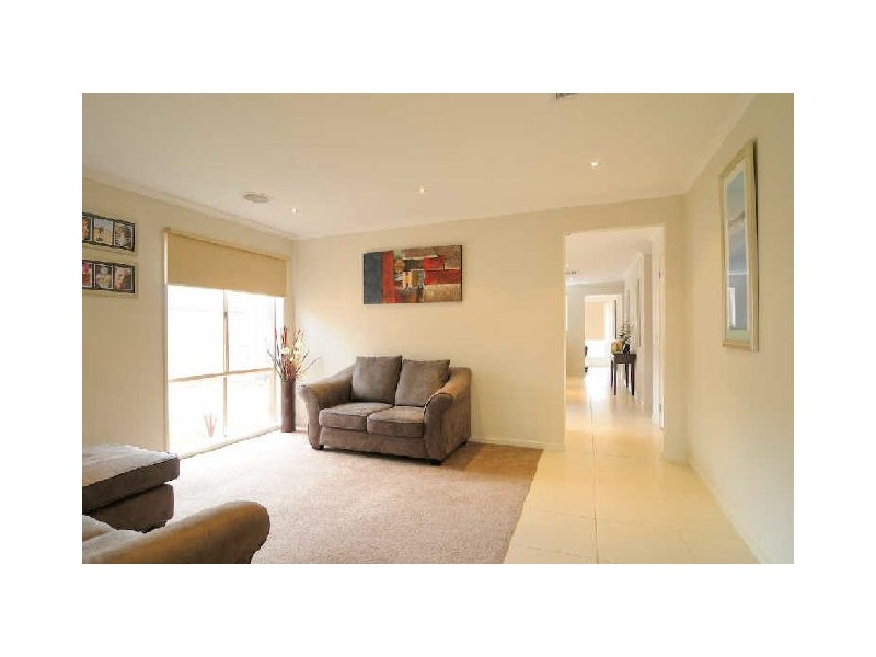 11 Elphin Close, Lynbrook VIC 3975
