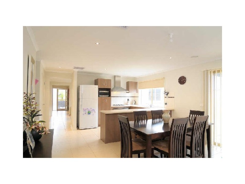 11 Elphin Close, Lynbrook VIC 3975