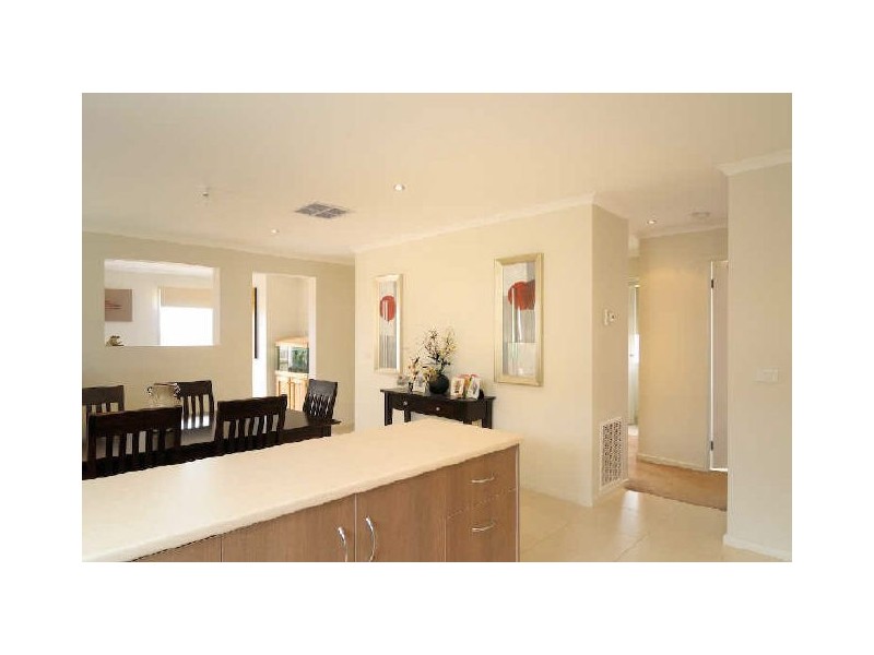 11 Elphin Close, Lynbrook VIC 3975