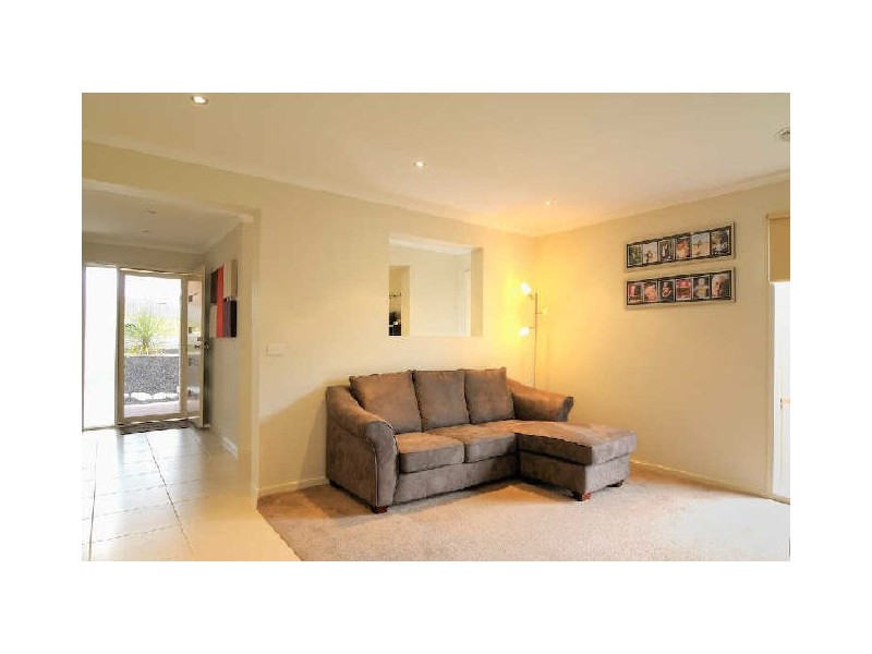 11 Elphin Close, Lynbrook VIC 3975