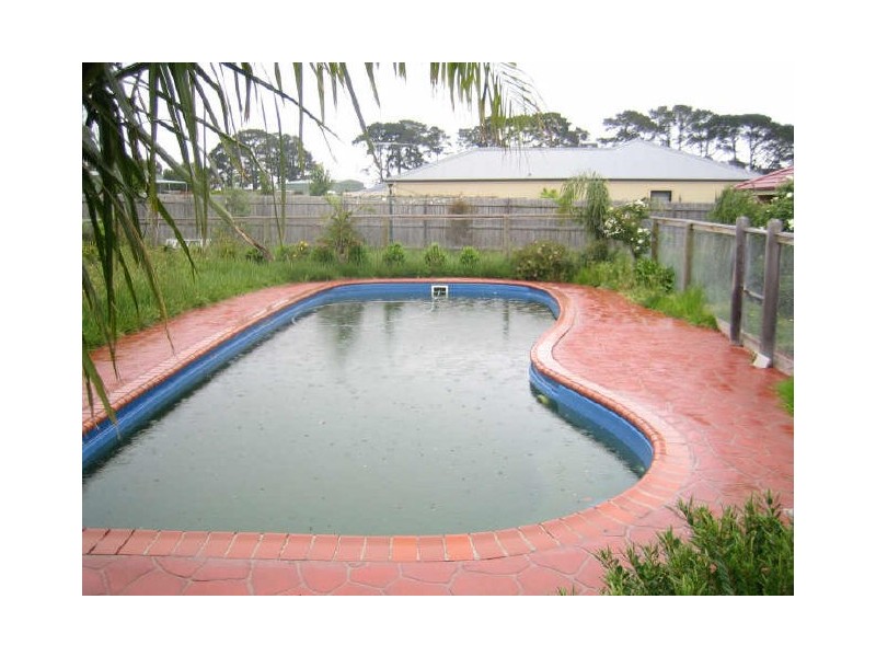 12 The Grove, Hampton Park VIC 3976