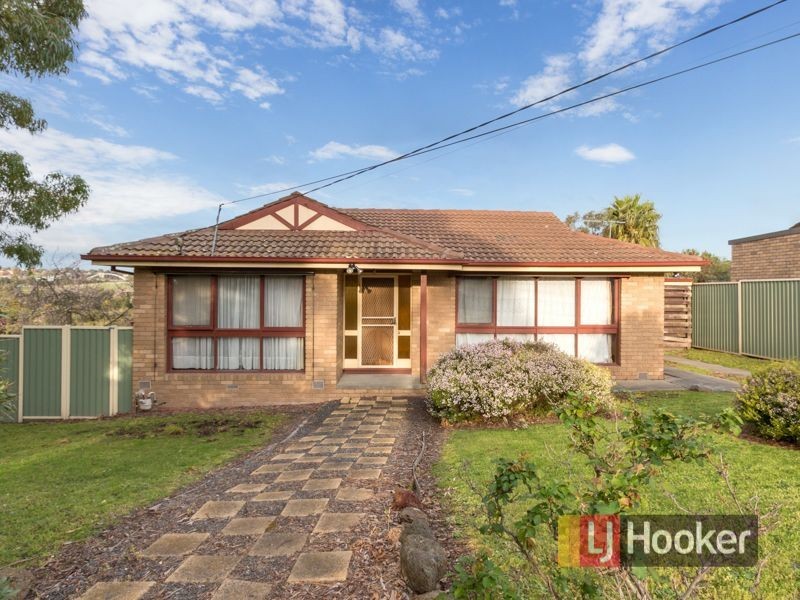 8 Moore Road, Hallam VIC 3803