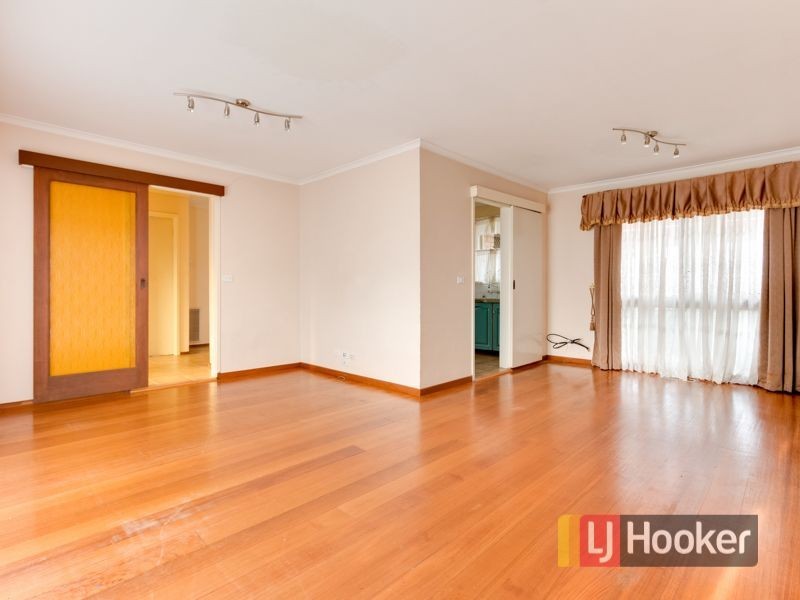 8 Moore Road, Hallam VIC 3803