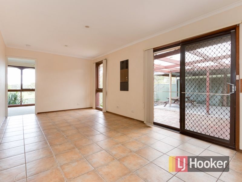 8 Moore Road, Hallam VIC 3803