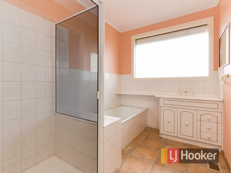 8 Moore Road, Hallam VIC 3803