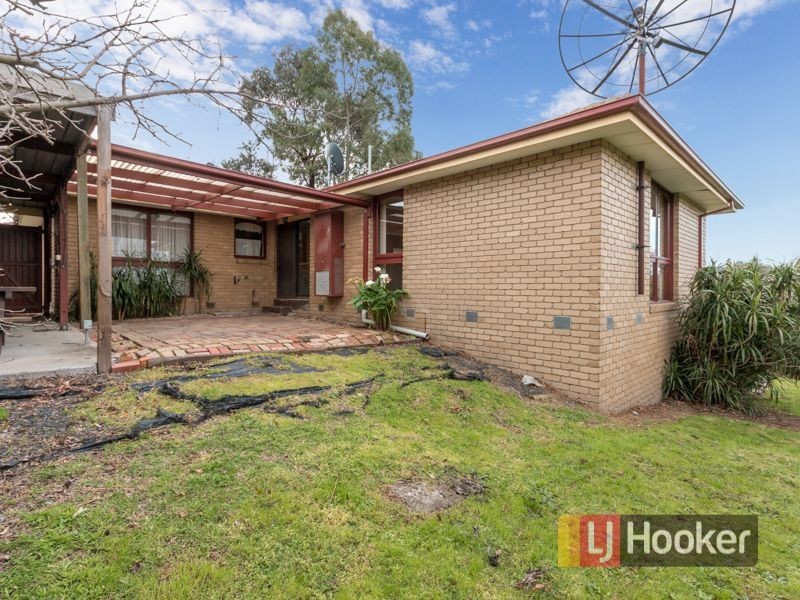 8 Moore Road, Hallam VIC 3803