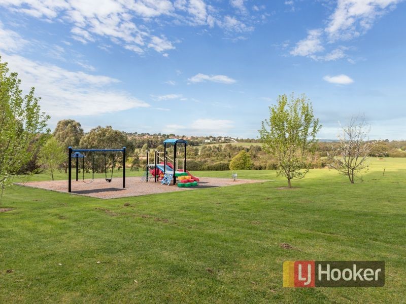 8 Moore Road, Hallam VIC 3803